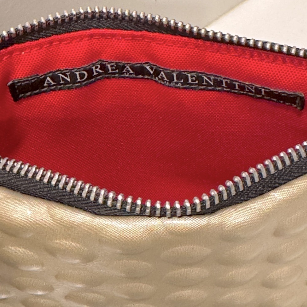 Andrea Valentini - bubble clutch - made in the US - Picture 2 of 5